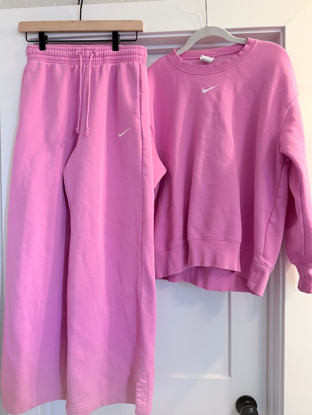 Nike Pink Phoenix Fleece Sweat Outfit